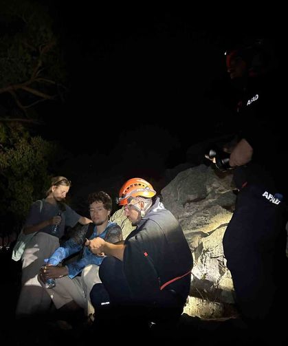 Ormanlık arazide kaybolan 2 Rus turisti AFAD ekipleri kurtardı