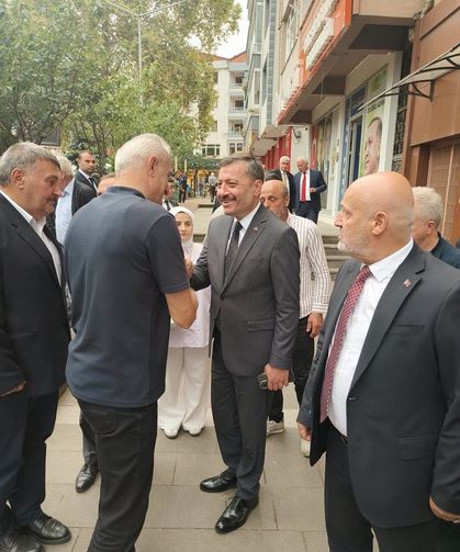 Hacısalihoğlu’ndan Çarşıbaşı teması: Esnafı dinledi