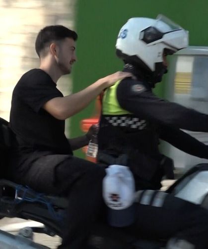 KPSS’de Kimliğini Unuttu: Anne Ve Polis Seferber Oldu