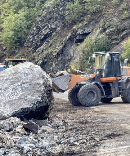 Artvin'de Heyelanla Kapanan Yol Yeniden Ulaşıma Açıldı!