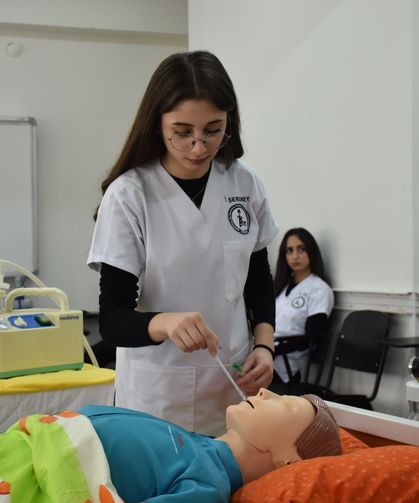 Gümüşhane'de 260 Sağlık Öğrencisi Mesleğe Böyle Hazırlanıyor