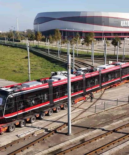 12 yeni tramvaydan dördüncüsü Samsun'a ulaştı