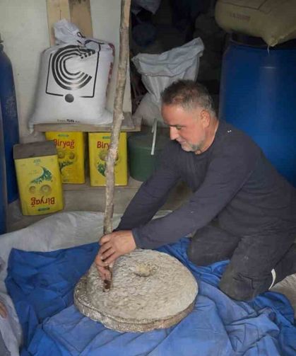 90 yıllık geleneği taş değirmende yaşatıyorlar