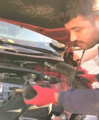 Aracın motoruna giren 3 yavru kedi itfaiye ekiplerince kurtarıldı