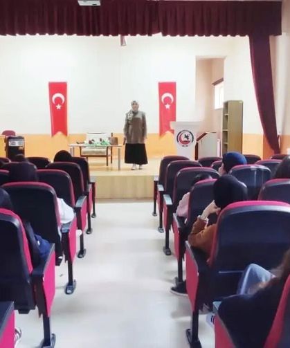 Bayburt'ta gençlere aile ahlakı anlatıldı