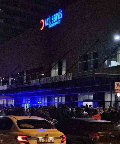 Boşanma aşamasındaki eşini ve araya giren genci vurdu