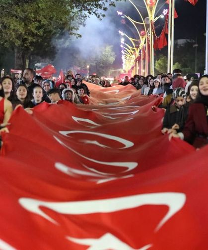 Erzincan'da bayrak yürüyüşü