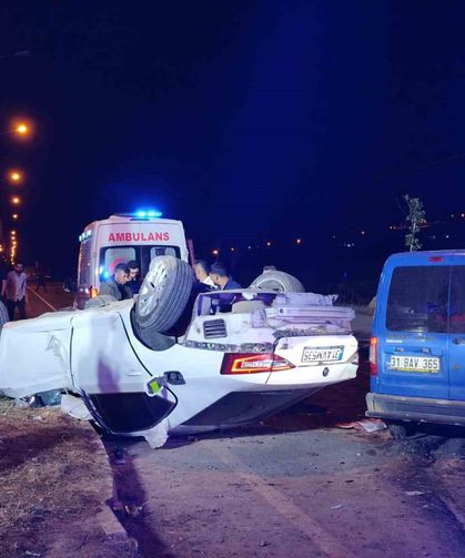 Kazada takla atan otomobil 2 tır sürücüsünün üzerine uçtu: 6 yaralı