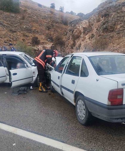 Malatya'da iki otomobil çarpıştı: 6 yaralı