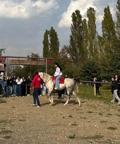 Öğrenciler çiftlikte bağımlılığa karşı bilinçlendirildi