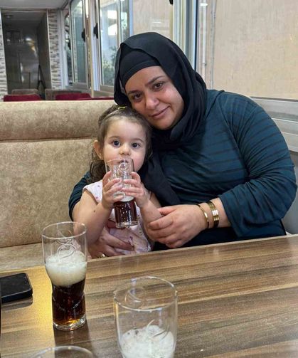Otomobil yayalara çarptı: Anne ve 4 yaşındaki kızı hayatını kaybetti