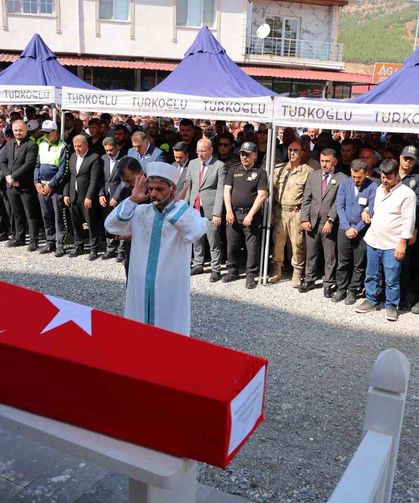Silahlı kavgada vurularak hayatını kaybeden polis memuru son yolculuğuna uğurlandı