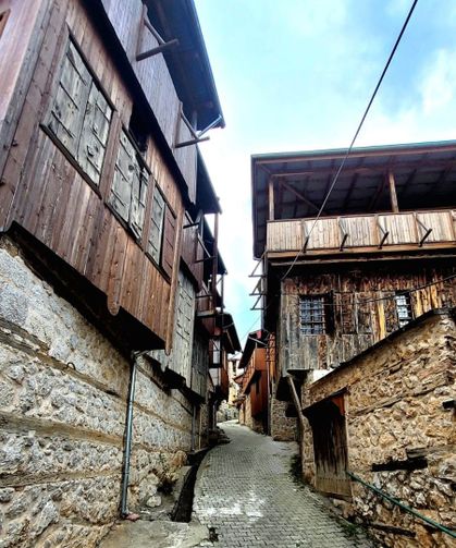 Yıllara meydan okuyan Eğin evleri, tarihi ve ustalığı yaşatıyor