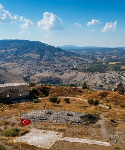 Yüzlerce basamakla ulaşılıyor, manzarası hayran bırakıyor