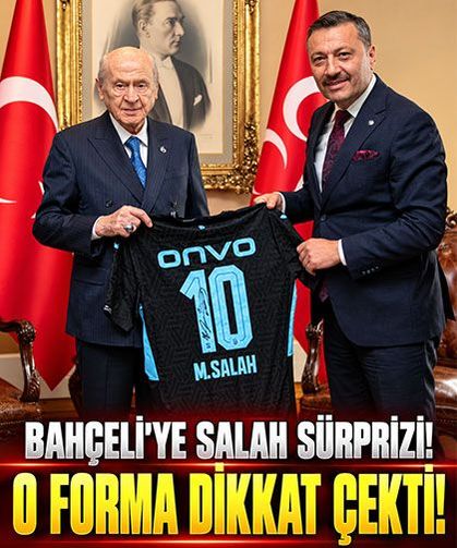 Devlet Bahçeli'ye Trabzon'dan Sürpriz Hediye! Muhammed Salah'ın İmzalı Forması Takdim Edildi