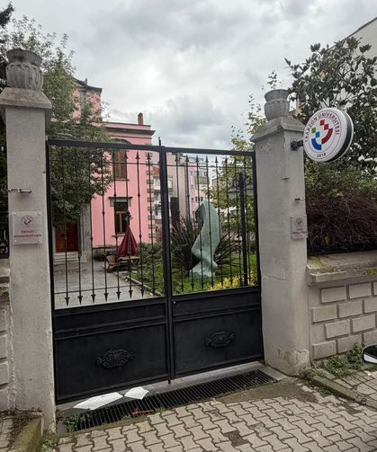 Trabzon’da Sanatevi Kapandı, Binaya Konservatuvar Tabelası Asıldı