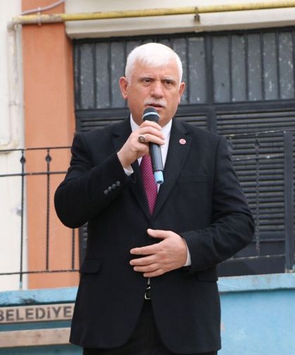 Trabzon'da Bayrak Töreninde Dikkat Çeken Mesaj! Gençlere Çağrı