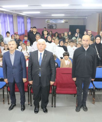 Of'ta Cumhuriyet Coşkusu! Öğrencilerden Renkli Gösteriler
