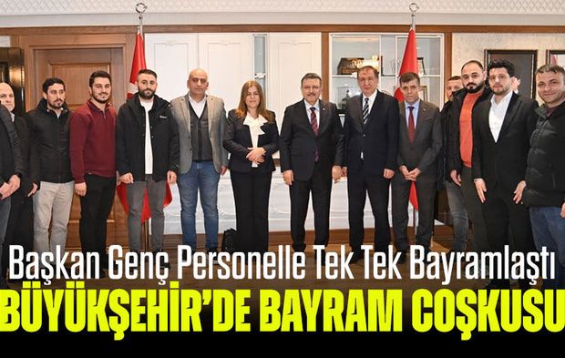 Büyükşehir’de Bayram Coşkusu: Başkan Genç Personelle Tek Tek Bayramlaştı