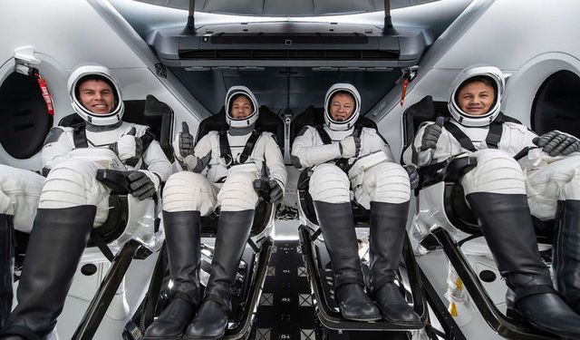 İlk Türk Astronot Alper Gezeravcı Dünya Basınında: Türkiye Uzayı Fethediyor