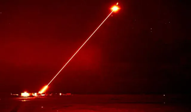 İngiltere'nin Yüksek Enerjili Lazer Silahı "Ejderha Ateşi" Hava Hedefini Vurdu