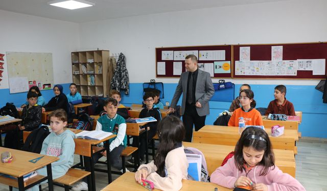 Kaymakam Yiğit Yaşar  Demirer, Eskipazar Okulunu ziyaret etti; Ülkemize hizmet edeceksiniz