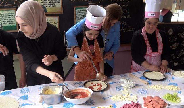 Rize'de Özel Eğitim Öğrencileri Pizzalarını Kendi Elleriyle Yaptı