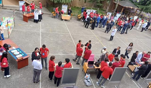 Akçaabat Anadolu Lisesi Öğrencileri Bilim Şenliğiyle Yeteneklerini Sergiledi