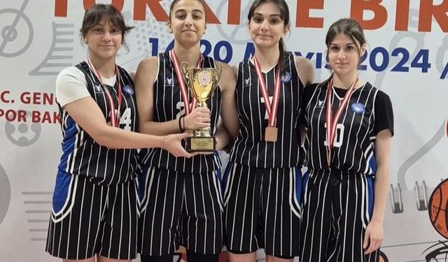 Rizeli Öğrencilerin Gurur Veren Başarısı: Türkiye 3x3 Basketbol Şampiyonası'nda 3. Oldular