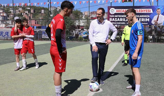 Akçaabat'ta Liseler Arası Futbol Heyecanı Başladı: 19 Mayıs Etkinlikleri Kapsamında Gençler Sahaya İndi