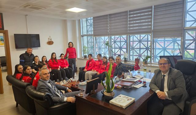 Trabzon Spor Lisesi Kız Güreş Takımı, Türkiye Şampiyonu Oldu ve Dünya Şampiyonasına Katılma Hakkı Kazandı