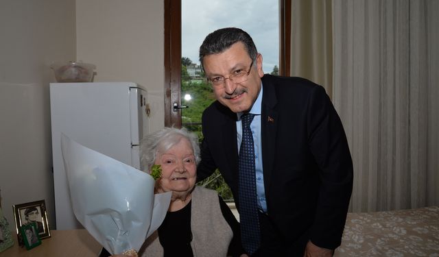 Trabzon Büyükşehir Belediye Başkanı Ahmet Metin Genç'ten Anneler Günü Mesajı