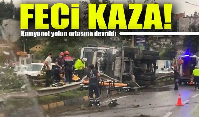 Trabzon’da Korkutan Kaza: Kamyonet Yolun Ortasına Devrildi