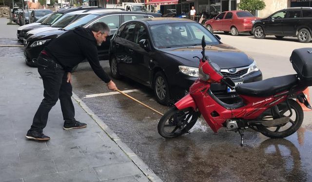 Bayburt İl Özel İdare Binasını Su Bastı: “Yakında Burada Balık Çıkacak”