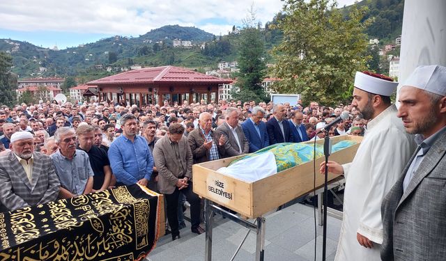 Rize’de Feci Kaza: 4. Kattan Düşen Gizem Kazdal Son Yolculuğuna Uğurlandı