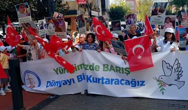 Trabzon’da Çocuklardan Anlamlı Yürüyüş: "Dünya Durmasın, Savaşlar Dursun"