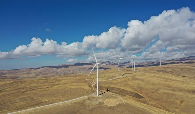 Kurulu Güç Artışında Avrupa Beşincisiyiz: Yenilenebilir Enerjide Yatırım Rüzgarı!