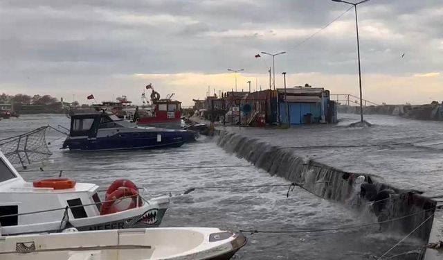 Lodos Fırtınası Denizi Taşırdı!