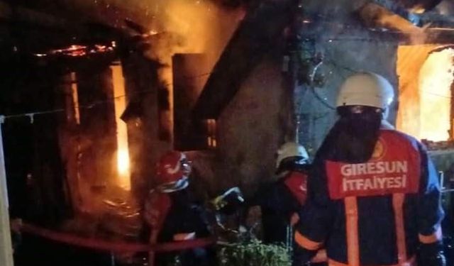 Giresun’da Bir Ev Kül Oldu: Komşuların Müdahalesi Hayat Kurtardı