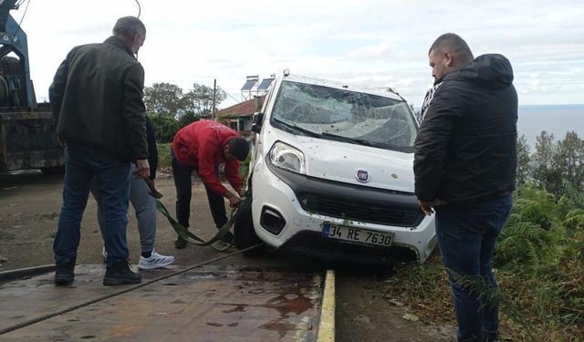 Rize’de Şok Kaza: Araç Çay Bahçesine Yuvarlandı !