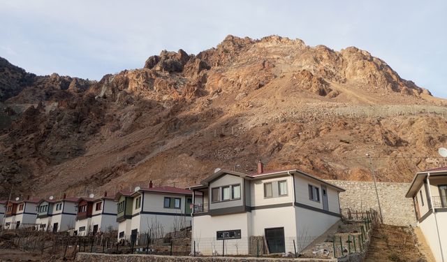 Tekkale Köyü’ndeki Kayalar İçin Tel Örgü Çözümü