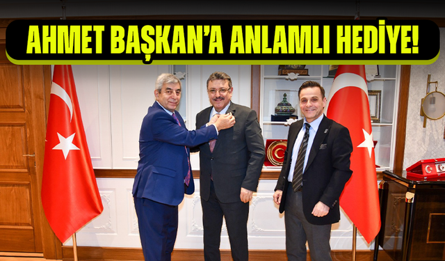 Ahmet Başkan’a Anlamlı Hediye! Atatürk Rozeti Takdim Edildi