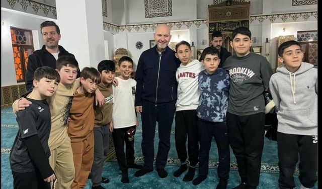 Soylu Ramazan’da Halkla İç İçe! İftar Sofralarında ve Teravih Sonrası Buluşmalarda Gönülleri Kazanıyor