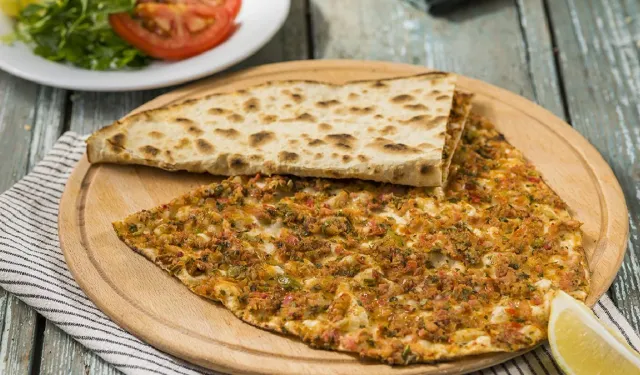 2.500 TL'lik Lahmacun Gerçek mi? Bodrum'da Fiyat Krizi Sosyal Medyayı Karıştırdı!
