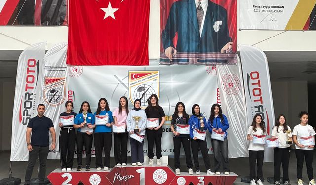 Trabzon Rüzgarı Mersin’de Esti! Yavuz Sultan Selim Anadolu Lisesi Çifte Şampiyonlukla Döndü