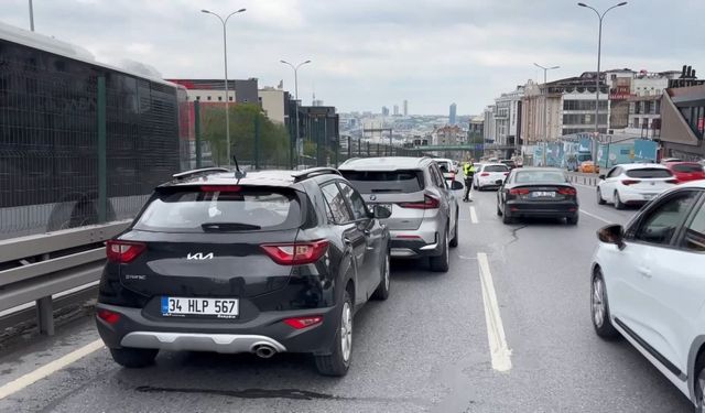 Beylikdüzü'nde düğün konvoyundaki araçlar zincirleme kazaya karıştı: 3 yaralı