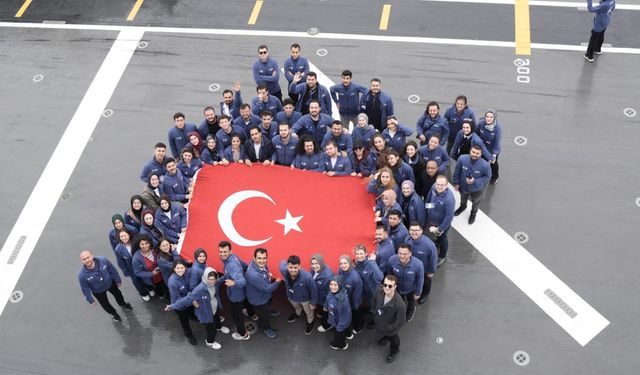 Gençler, TCG Anadolu ile Samsun’a doğru tarihi yolculuk yapıyor