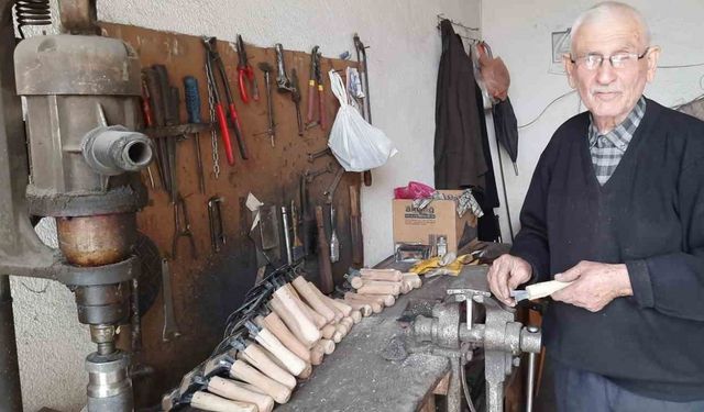 70 yıldır ’hayvan tarağı’ imalatı yapıyor