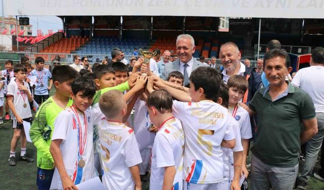 Atakum Belediyesi’nin düzenlendiği  ilkokullar arası futbol turnuvası sona erdi
