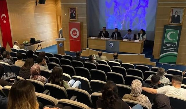 Bayburt’ta bağımlılıkla mücadele konulu panel düzenlendi